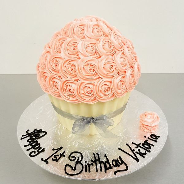 Light Pink Roses with White Chocolate Case and Silver Ribbon